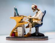 computer-earphone-figurine-463684